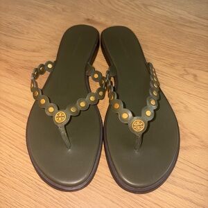 💚 NWOB Tory Burch Benton Scalloped Thong Sandal (7.5)